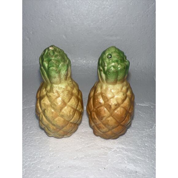 VINTAGE CERAMIC MINIATURE YELLOW PINEAPPLE SALT AND PEPPER SHAKER 2 1/4” - Picture 1 of 5